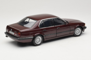 BMW 730i E32 Red Metallic Minichamps 1:18 100023001 Métal Moulé — image 3 sur 8