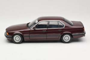 BMW 730i E32 Red Metallic Minichamps 1:18 100023001 Métal Moulé — image 4 sur 8