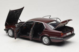 BMW 730i E32 Red Metallic Minichamps 1:18 100023001 Métal Moulé — image 5 sur 8