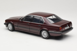 BMW 730i E32 Red Metallic Minichamps 1:18 100023001 Métal Moulé — image 7 sur 8