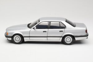 BMW 730i E32 Argent Minichamps 1:18 100023000 Métal Moulé — image 4 sur 8