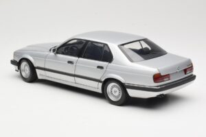 BMW 730i E32 Argent Minichamps 1:18 100023000 Métal Moulé — image 7 sur 8