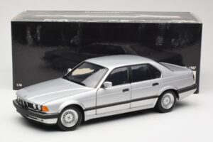 BMW 730i E32 Argent Minichamps 1:18 100023000 Métal Moulé — image 8 sur 8