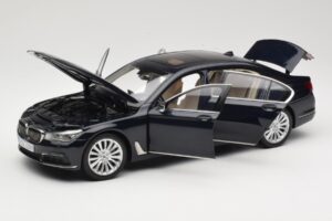 BMW 750Li F02 Imperial Blue Paragon 1:18 80432405586 Métal Moulé — image 2 sur 8
