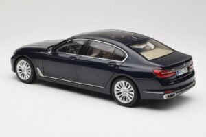 BMW 750Li F02 Imperial Blue Paragon 1:18 80432405586 Métal Moulé — image 7 sur 8