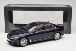 BMW 750Li F02 Imperial Blue Paragon 1:18 80432405586 Métal Moulé — image 8 sur 8