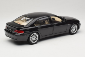 BMW 760Li E66 Individual Noir Kyosho 1:18 08573RB Métal Moulé — image 3 sur 8