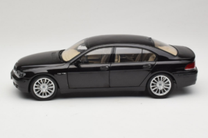 BMW 760Li E66 Individual Noir Kyosho 1:18 08573RB Métal Moulé — image 4 sur 8