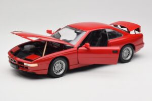 BMW 850Ci E31 Brilliant Red Revell 1:18 8827 Métal Moulé — image 2 sur 8