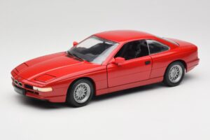 BMW 850Ci E31 Brilliant Red Revell 1:18 8827 Métal Moulé