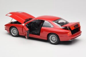 BMW 850Ci E31 Brilliant Red Revell 1:18 8827 Métal Moulé — image 5 sur 8
