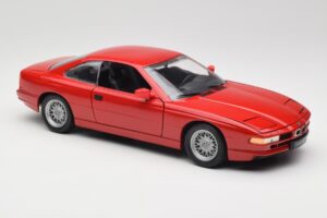 BMW 850Ci E31 Brilliant Red Revell 1:18 8827 Métal Moulé — image 6 sur 8