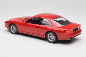BMW 850Ci E31 Brilliant Red Revell 1:18 8827 Métal Moulé — image 7 sur 8