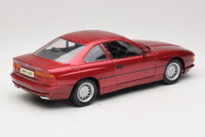 BMW 850i E31 Rouge Tchibo 1:18 36157 Métal Moulé — image 3 sur 8
