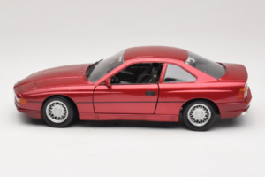 BMW 850i E31 Rouge Tchibo 1:18 36157 Métal Moulé — image 4 sur 8