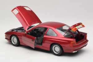 BMW 850i E31 Rouge Tchibo 1:18 36157 Métal Moulé — image 5 sur 8