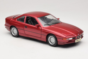 BMW 850i E31 Rouge Tchibo 1:18 36157 Métal Moulé — image 6 sur 8