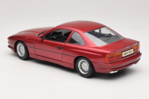 BMW 850i E31 Rouge Tchibo 1:18 36157 Métal Moulé — image 7 sur 8