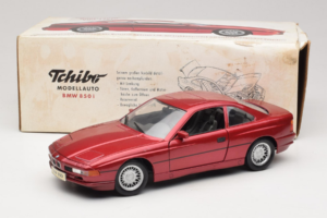 BMW 850i E31 Rouge Tchibo 1:18 36157 Métal Moulé — image 8 sur 8