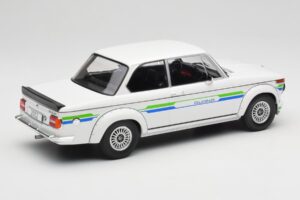 BMW Alpina 2002 E10 Turbo Blanc MCG 1:18 MCG18409-R Métal Moulé — image 2 sur 6