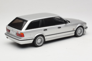 BMW Alpina B10 E34 4.6 Touring Argent MCG 1:18 MCG18332MCW Métal Moulé — image 2 sur 6