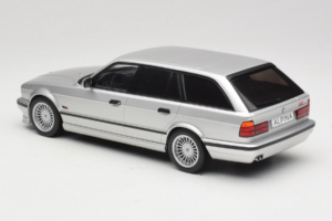 BMW Alpina B10 E34 4.6 Touring Argent MCG 1:18 MCG18332MCW Métal Moulé — image 5 sur 6