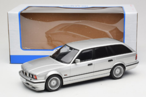 BMW Alpina B10 E34 4.6 Touring Argent MCG 1:18 MCG18332MCW Métal Moulé — image 6 sur 6
