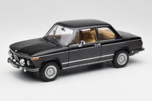 BMW 2002 L E10 Noir AUTOart 1:18 70603 Métal Moulé