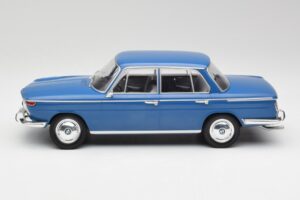 BMW 2000 Tilux E120 Caribe Bleu MCG 1:18 MCG18291 Métal Moulé — image 3 sur 6