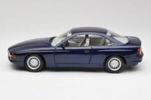 BMW E31 850i Mauritius Bleu Maisto 1:18 438813100299 Métal Moulé — image 4 sur 8