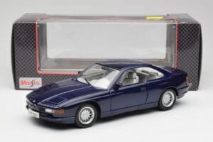 BMW E31 850i Mauritius Bleu Maisto 1:18 438813100299 Métal Moulé — image 8 sur 8