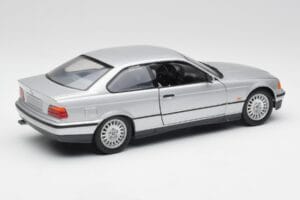 BMW 3 Series E36 Coupe Argent UT Models 1:18 180023321 Métal Moulé — image 3 sur 8