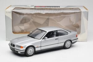 BMW 3 Series E36 Coupe Argent UT Models 1:18 180023321 Métal Moulé — image 8 sur 8
