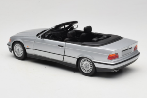 BMW 3 Series E36 Cabriolet Argent UT Models 1:18 BMW008 Métal Moulé — image 7 sur 8