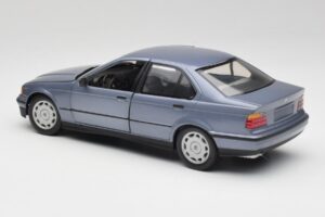 BMW 3-Series E36 Avus Bleu UT Models 1:18 180023300 Métal Moulé — image 7 sur 8
