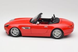 BMW Z8 E52 Rouge Bburago 1:18 Z8001 Métal Moulé — image 4 sur 8