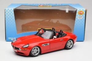BMW Z8 E52 Rouge Bburago 1:18 Z8001 Métal Moulé — image 8 sur 8