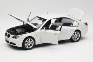 BMW E60 545i Alpine Blanc Kyosho 1:18 08591W Métal Moulé — image 2 sur 8