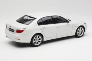 BMW E60 545i Alpine Blanc Kyosho 1:18 08591W Métal Moulé — image 3 sur 8