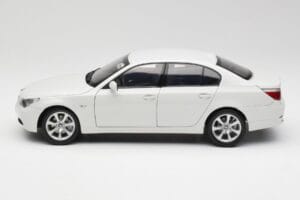 BMW E60 545i Alpine Blanc Kyosho 1:18 08591W Métal Moulé — image 4 sur 8
