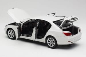 BMW E60 545i Alpine Blanc Kyosho 1:18 08591W Métal Moulé — image 5 sur 8