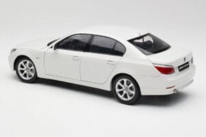 BMW E60 545i Alpine Blanc Kyosho 1:18 08591W Métal Moulé — image 7 sur 8