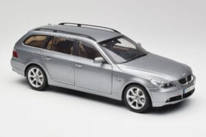 BMW 545i E61 Touring Gris Clair Kyosho 1:18 80430308414 Métal Moulé — image 6 sur 8