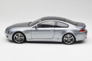 BMW M6 E63 Silver Gris Kyosho 1:18 08703GR Métal Moulé — image 4 sur 8