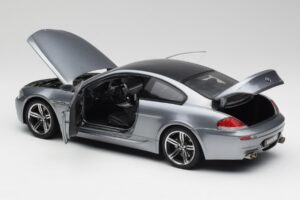 BMW M6 E63 Silver Gris Kyosho 1:18 08703GR Métal Moulé — image 5 sur 8