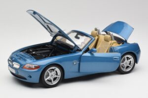 BMW Z4 E85 Maldives Blue Bburago 1:18 34046BLUE Métal Moulé — image 2 sur 8