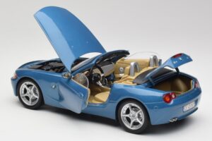 BMW Z4 E85 Maldives Blue Bburago 1:18 34046BLUE Métal Moulé — image 5 sur 8