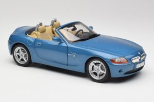 BMW Z4 E85 Maldives Blue Bburago 1:18 34046BLUE Métal Moulé — image 6 sur 8