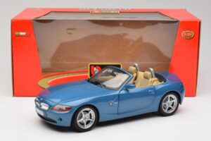 BMW Z4 E85 Maldives Blue Bburago 1:18 34046BLUE Métal Moulé — image 8 sur 8