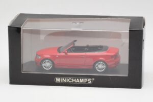 BMW Série 1 E88 Cabriolet Rouge Cramoisi Minichamps 1:43 431026230 Métal Moulé — image 4 sur 5